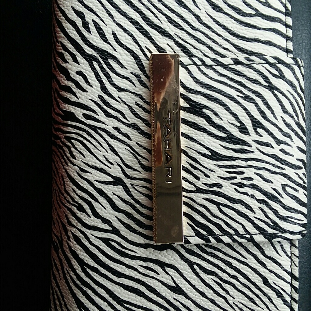 Tahari wallet